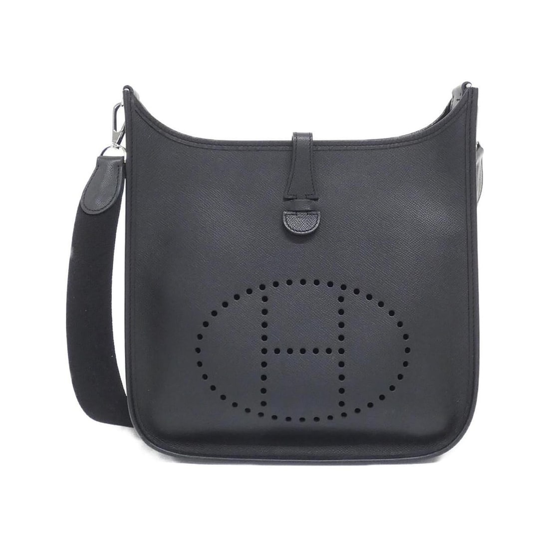 Hermes Evelyne PM 041031CK Shoulder Bag: --- Catalog ---Category: SizeSize (HxWxD): 29cm x 28cm x 8cm / 11.41'' x 11.02'' x 3.14''Category: DesignType: Shoulder bagColor: BlackGender: Men,WomenMaterial: Epsom leather Hardware Color: