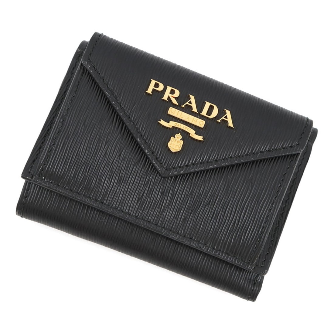 Prada Tri-fold Wallet Vitello Move Compact 1MH021 PRADA Black WALLET: --- Catalog ---Category: SizeSize (HxWxD): 7.5cm x 10cm / 2.95'' x 3.93''Category: DesignType: Wallet (tri-fold)Color: BlackGender: Women,MenMaterial: Leather Category: GeneralBrand: PradaCountry of