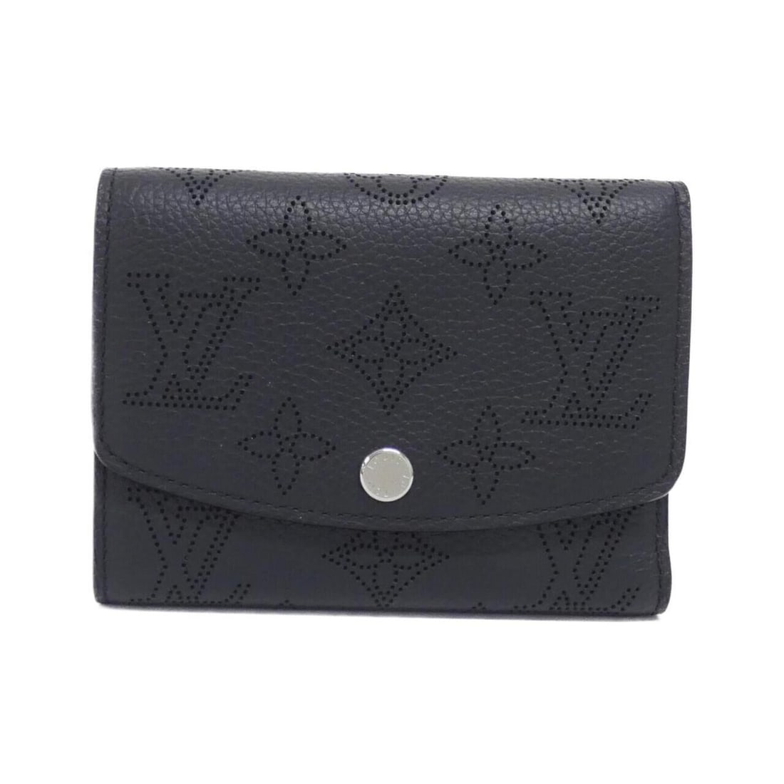 Louis Vuitton Mahina Portefeuille Victorine M82679 Wallet: --- Catalog ---Category: SizeSize (HxWxD): 10cm x 12cm x 2cm / 3.93'' x 4.72'' x 0.78''Category: DesignType: Wallet (tri-fold)Color: BlackGender: Women,MenMaterial: Leather Leather/Fur Type: