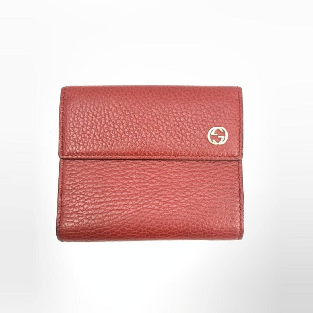 GUCCI Interlocking G Calf Leather Bi-fold Wallet 449405?2091 Gucci: --- Catalog ---Category: SizeSize (HxWxD): 10.5cm x 12cm x 2.5cm / 4.13'' x 4.72'' x 0.98''Category: DesignType: Wallet (bi-fold)Gender: WomenMaterial: Leather Leather/Fur Type: CalfskinCategory: