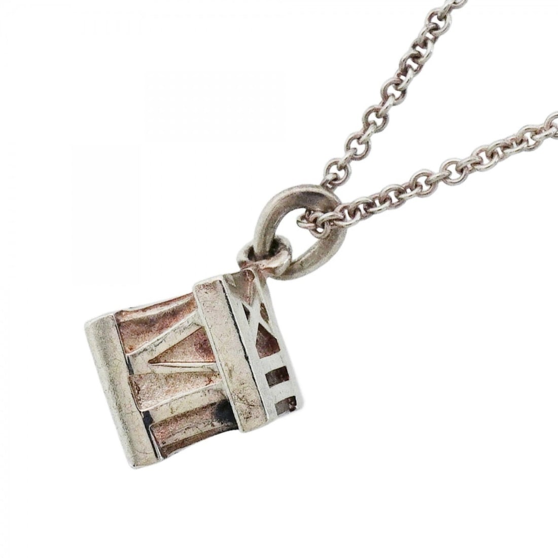 Tiffany & Co. Atlas Cube Necklace, Sterling Silver 925, Women's: --- Catalog ---Category: SizePendant Size: 21mm x 13.4mm / 0.82'' x 0.52''Neck Circumference: 41 cm / 16.14''Category: DesignGender: WomenMaterial: Silver 925Necklace Type: NecklaceCategory: GeneralBr