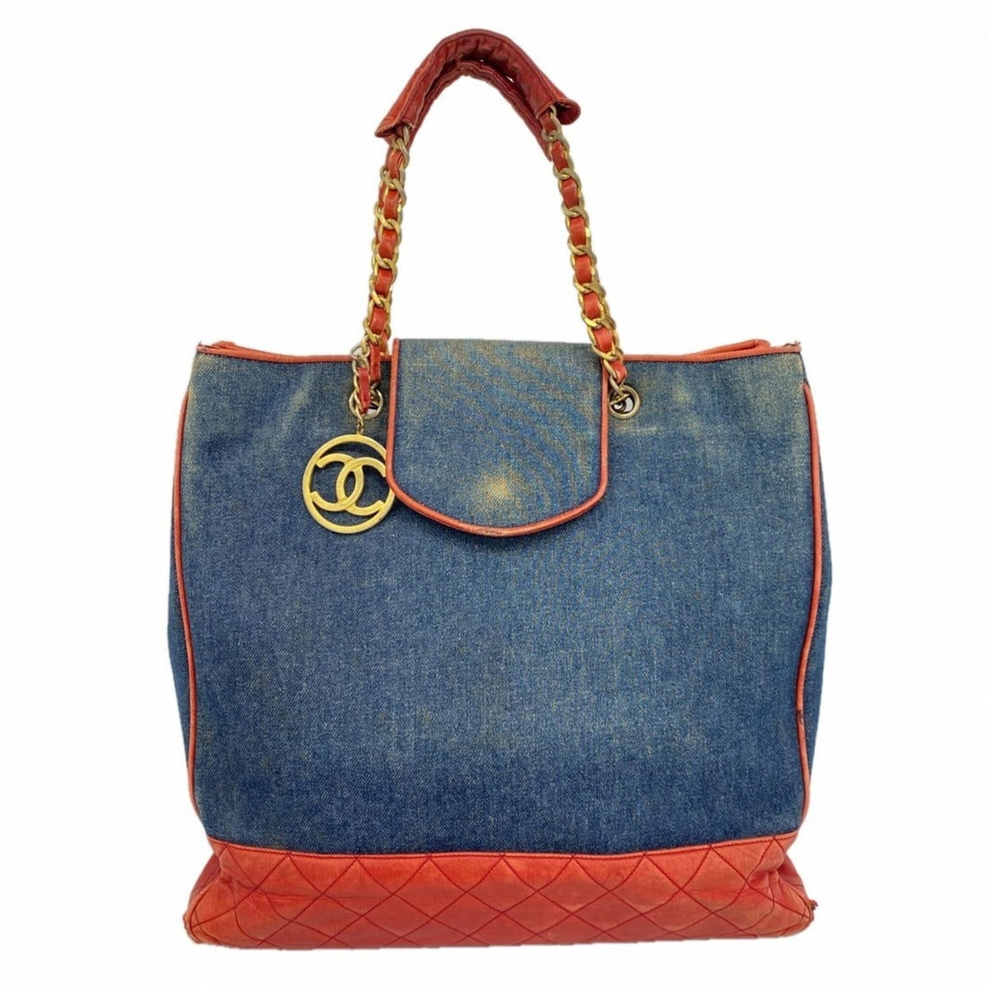 Chanel Tote Bag/Chain Tote, Matelassé Lambskin Denim Blue Red, Women's: --- Catalog ---Category: SizeSize (HxWxD): 37cm x 36cm x 10cm / 14.56'' x 14.17'' x 3.93''Category: DesignType: Tote bagColor: Blue, Red colorGender: WomenMaterial: Leather , Denim Hardware Color: Gol