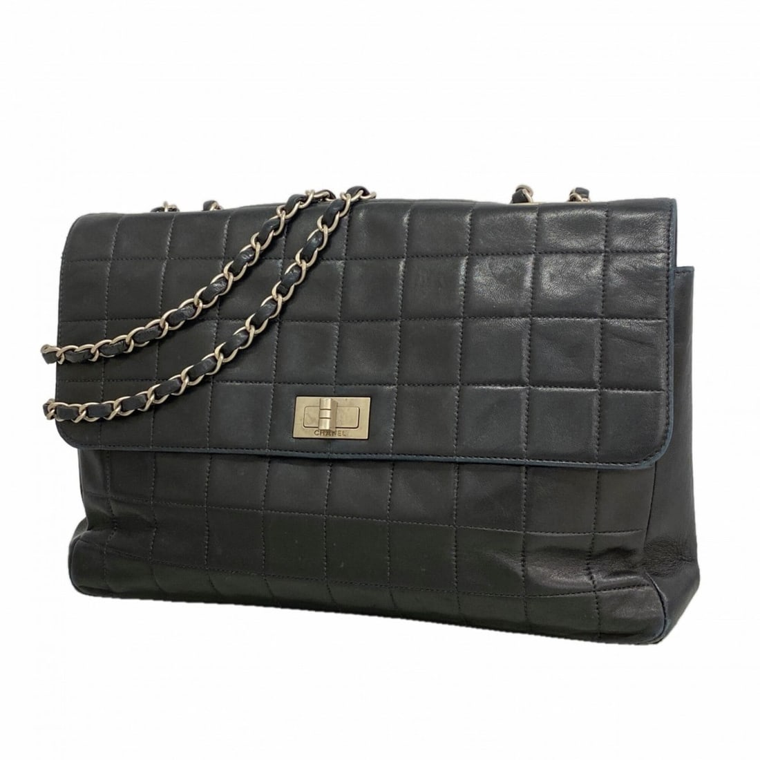 Chanel Shoulder Bag 2.55 Chocolate Bar Double Chain Lambskin Black Women's: --- Catalog ---Category: SizeSize (HxWxD): 23cm x 30.5cm x 6cm / 9.05'' x 12'' x 2.36''Category: DesignType: Shoulder bagColor: BlackGender: WomenMaterial: Leather Hardware Color: SilverLeather/Fur Ty