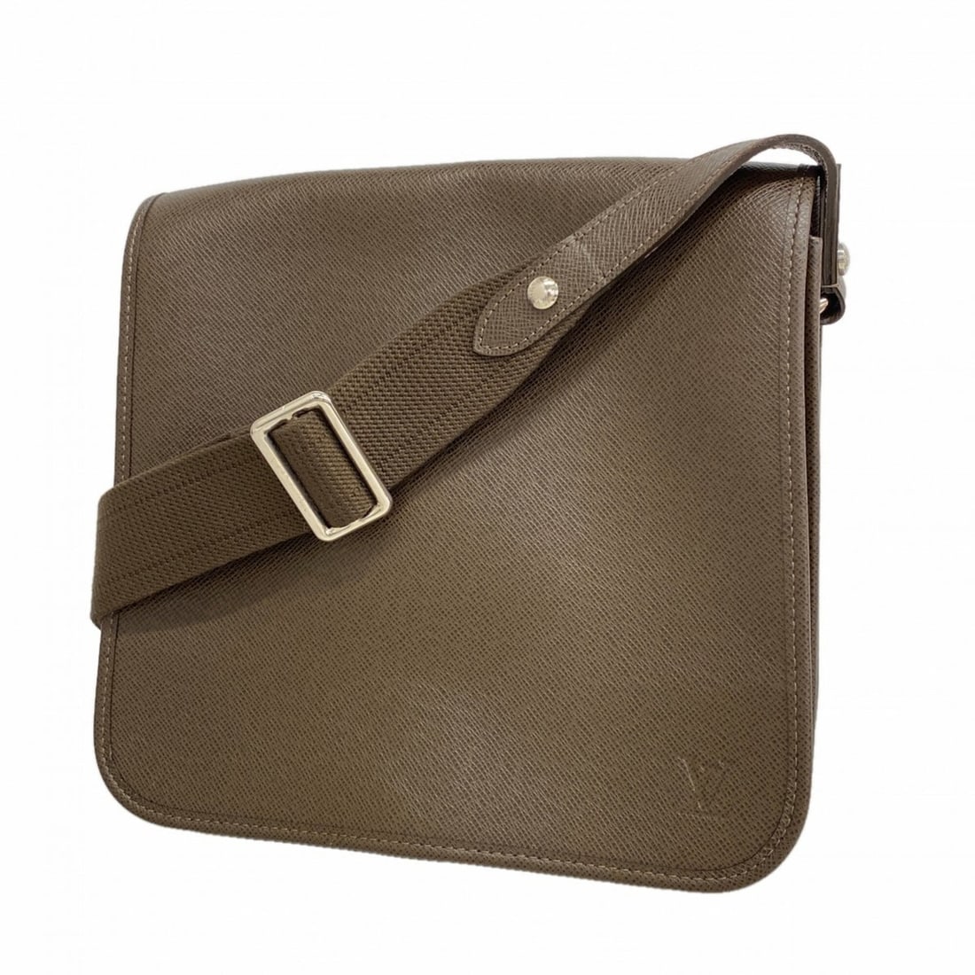 Louis Vuitton Taiga Andrei Shoulder Bag M32488 Grizzly Men's: --- Catalog ---Category: SizeSize (HxWxD): 27cm x 28cm x 9.5cm / 10.62'' x 11.02'' x 3.74''Category: DesignType: Shoulder bagColor: GrizzlyGender: MenCategory: GeneralMPN: M32488Brand: Louis Vuitton--