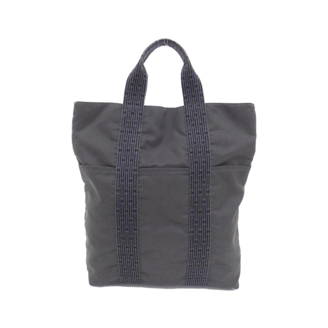 Hermes Herline Cabas 101085M Handbag: --- Catalog ---Category: SizeSize (HxWxD): 40cm x 36cm x 7cm / 15.74'' x 14.17'' x 2.75''Category: DesignType: HandbagColor: BlackGender: Men,WomenMaterial: Canvas Hardware Color: SilverCategory: