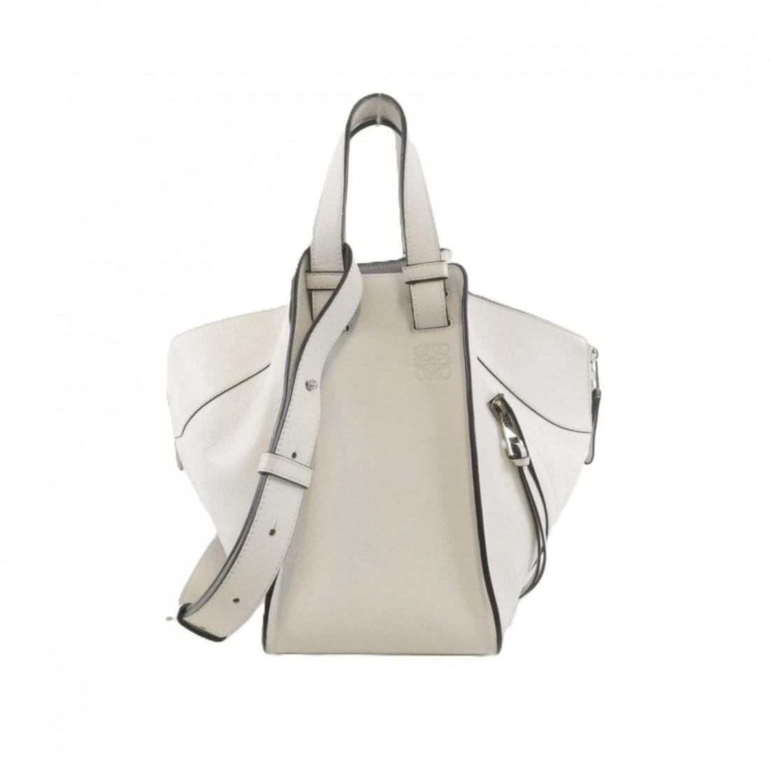 Loewe Hammock Small 387 30 N60 Shoulder Bag: --- Catalog ---Category: SizeSize (HxWxD): 25cm x 14cm x 27cm / 9.84'' x 5.51'' x 10.62''Category: DesignType: Shoulder bagColor: WhiteGender: WomenMaterial: Leather Hardware Color: SilverLeather/Fur