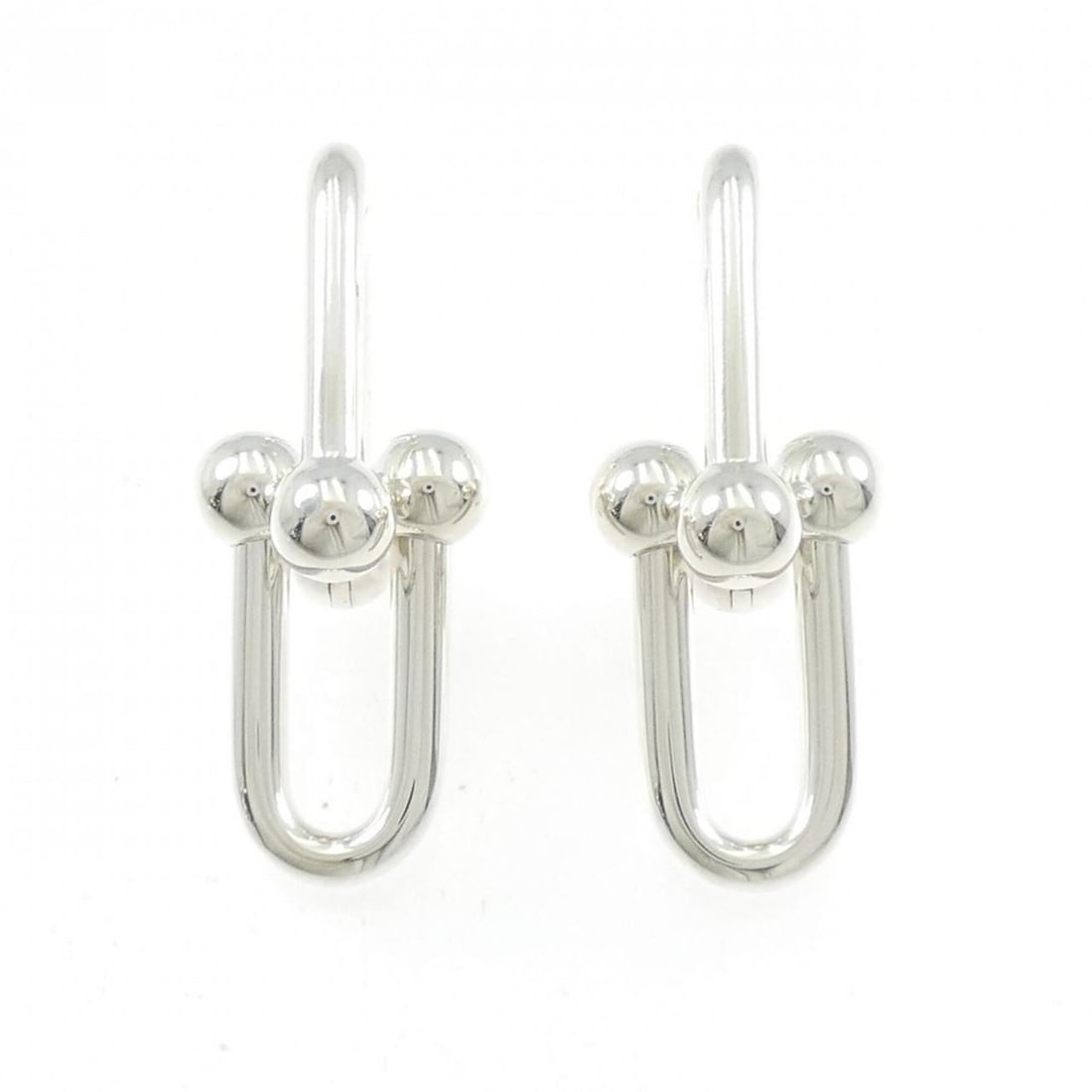 Tiffany Link Extra Large Earrings: --- Catalog ---Category: SizeSize (HxWxD): 47.50mm x 19.00mm / 1.87'' x 0.75''Category: DesignType: Stud earringsGender: WomenMaterial: Silver 925Category: GeneralMPN: 60013153Brand: Tiffany--- Item