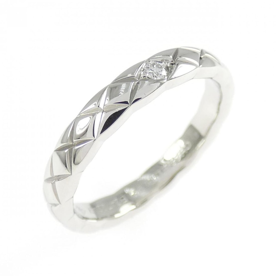 Chanel Coco Crush Small Ring: --- Catalog ---Category: SizeUS Size: 4Brand Size: 47Category: DesignType: Band ringStone: DiamondGender: WomenMaterial: Platinum 950Category: GeneralMPN: J11354Brand: Chanel--- Item List ---Section: