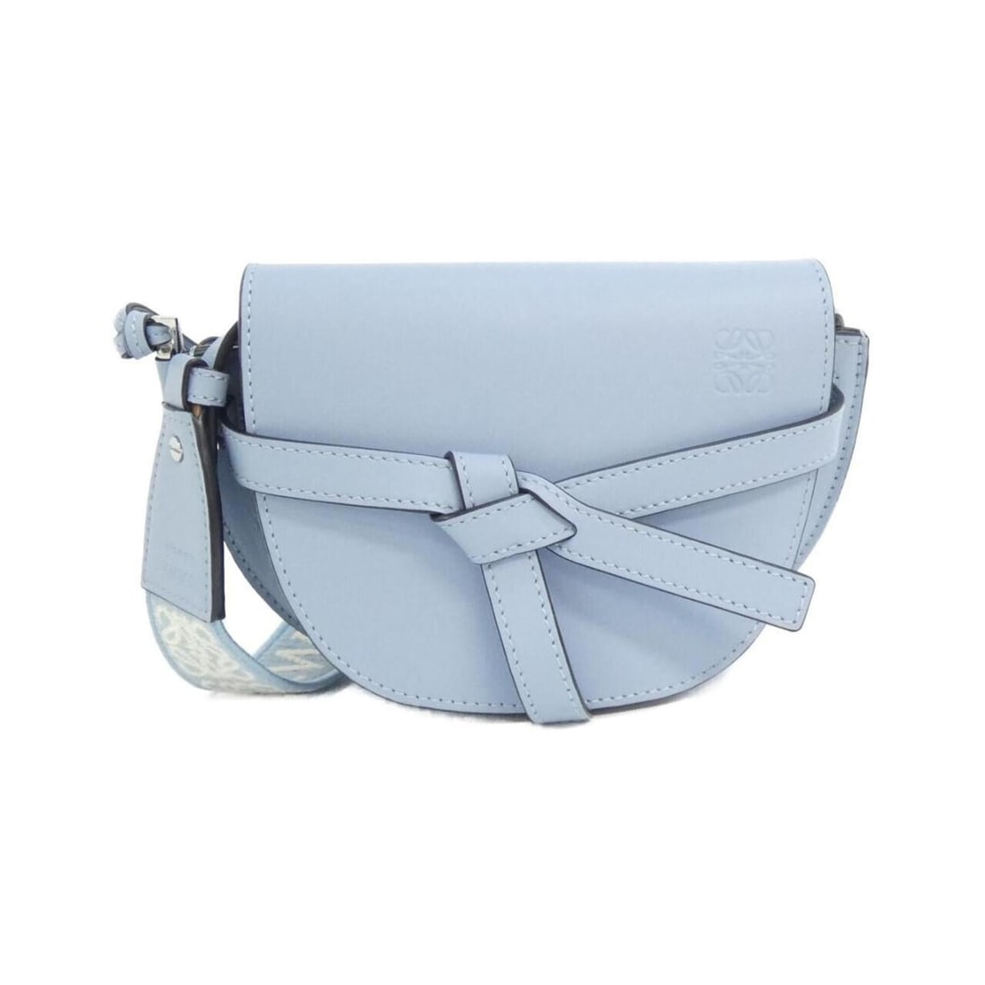 Loewe Gate Dual Mini A650N46X13 Shoulder Bag: --- Catalog ---Category: SizeSize (HxWxD): 13.5cm x 20cm x 8.5cm / 5.31'' x 7.87'' x 3.34''Category: DesignType: Shoulder bagColor: BlueGender: WomenMaterial: Leather Hardware Color: