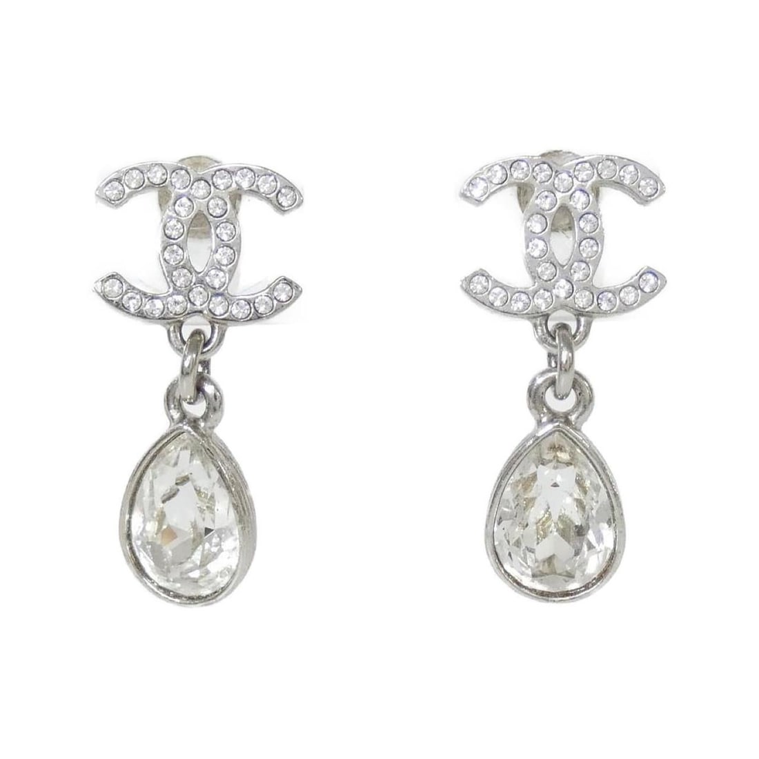 Chanel AB7112 Earrings: --- Catalog ---Category: SizeSize (HxWxD): 27.00mm x 12.00mm / 1.06'' x 0.47''Category: DesignType: Stud earringsColor: SilverGender: Women,MenCategory: GeneralBrand: Chanel--- Item List ---Section: