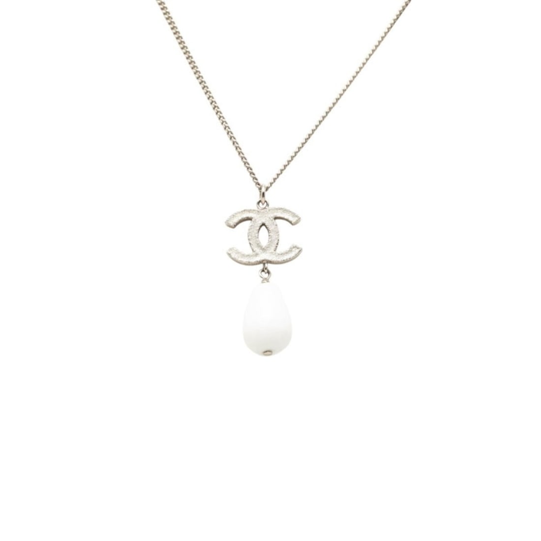 Chanel Coco Mark Pendant Necklace B10A Silver White Metal Women's CHANEL: --- Catalog ---Category: SizePendant Size: 34.7mm x 17.2mm / 1.36'' x 0.67''Neck Circumference: 61 cm / 24.01''Category: DesignColor: Silver, WhiteGender: WomenMaterial: MetalPendant Type: PendantNeck