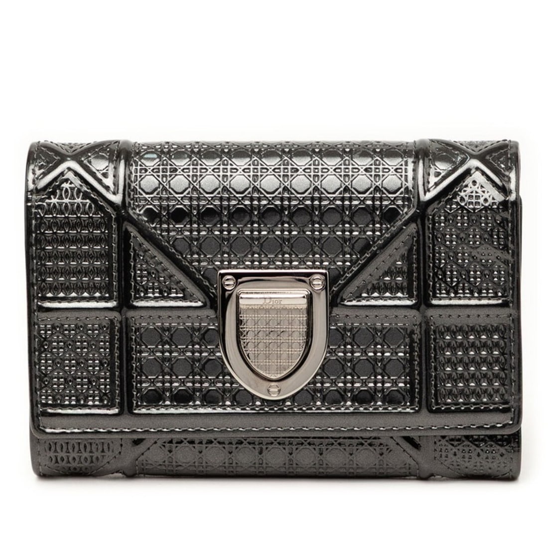 Christian Dior Dior Diorama Tri-fold Wallet, Black Patent Leather, Women's: --- Catalog ---Category: SizeSize (HxWxD): 9cm x 13cm x 2cm / 3.54'' x 5.11'' x 0.78''Category: DesignType: Wallet (tri-fold)Color: BlackGender: WomenMaterial: Patent leather Category: GeneralBrand: C