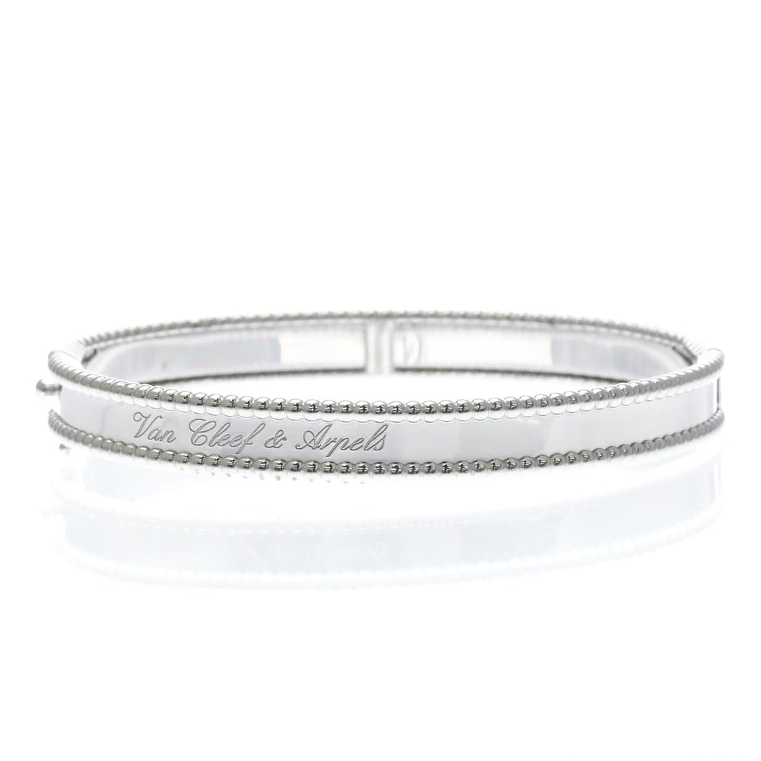 Van Cleef & Arpels Perle Signature Bracelet White Gold (18K) No Stone Bangle Silver: --- Catalog ---Category: SizeSize: LWidth: 8.1cm / 3.18''Length: 18cm / 7.08''Weight: 24.1g / 0.85oz.Category: DesignType: BangleColor: SilverMetal: White GoldStone: No StoneStyle: FashionGender: