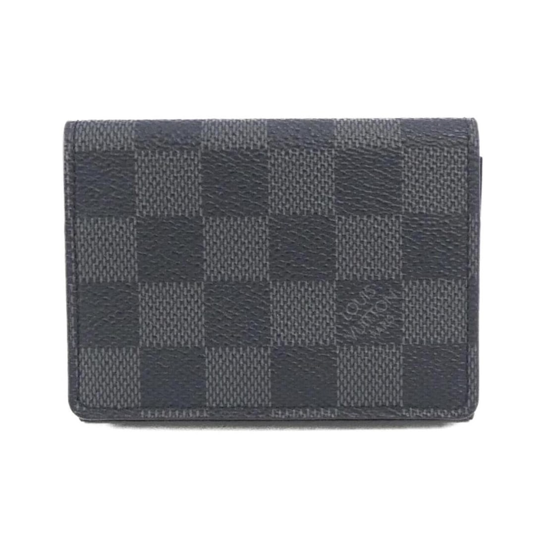 Louis Vuitton Damier Graphite Enveloppe Carte de Visite N63338 Business Card Holder/Card Case: --- Catalog ---Category: DesignType: Card caseColor: GraphiteGender: MenMaterial: Coated canvas Category: GeneralBrand: Louis VuittonCategory: Physical PropertiesSize (HxWxD): 8cm x 10cm x 1.5cm /