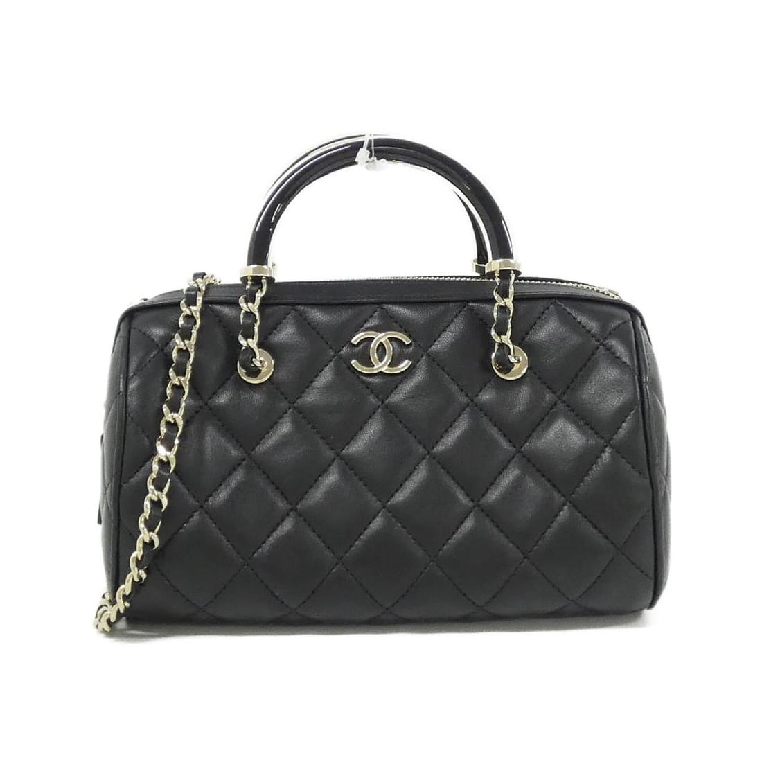 Chanel AP4411 handbag: --- Catalog ---Category: SizeSize (HxWxD): 11cm x 19cm x 11cm / 4.33'' x 7.48'' x 4.33''Category: DesignType: HandbagColor: BlackGender: WomenMaterial: Leather Hardware Color: GoldLeather/Fur Type: La