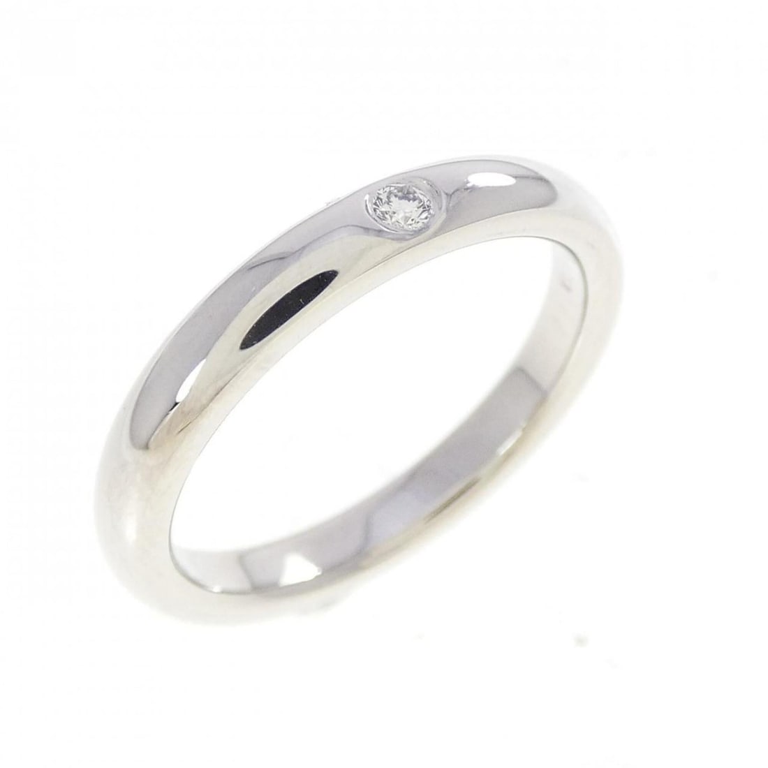 Tiffany Stacking Band Ring: --- Catalog ---Category: SizeJP Size: 9US Size: 5Category: DesignType: Band ringColor: PlatinumStone: DiamondGender: WomenMaterial: Platinum 950Category: GeneralBrand: Tiffany--- Item List