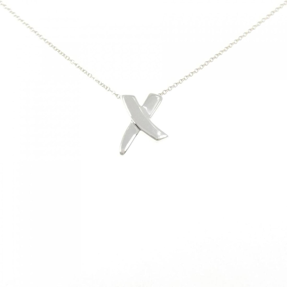 Tiffany Kiss Necklace: --- Catalog ---Category: SizePendant Size: 12.9mm x 12.5mm / 0.5'' x 0.49''Neck Circumference: 41 cm / 16.14''Category: DesignColor: SilverGender: WomenMaterial: Silver 925Pendant Type: