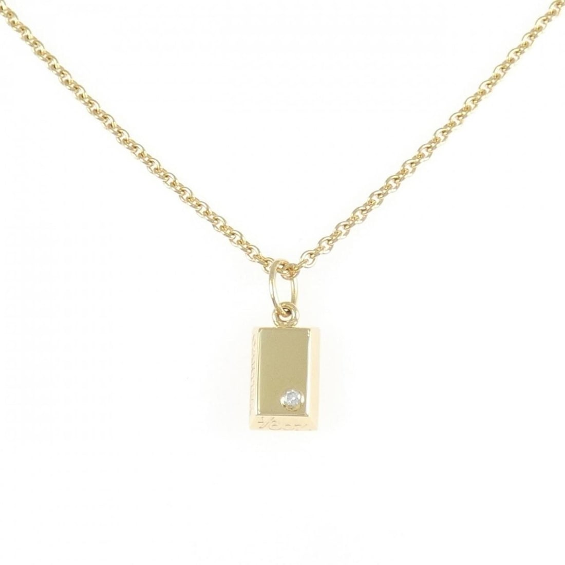 Cartier diamond necklace: --- Catalog ---Category: SizePendant Size: 14mm x 7.5mm / 0.55'' x 0.29''Neck Circumference: 42 cm / 16.53''Category: DesignColor: Yellow goldStone: DiamondGender: WomenMaterial: Yellow gold (18K)Pend