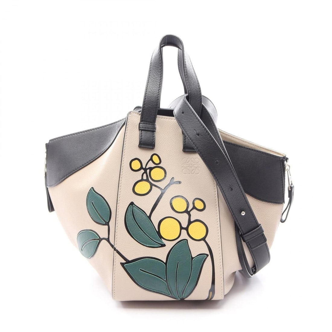 Loewe Hammock Bag Small Herbarium 2-Way Handbag Leather Women's Beige/Black A538S35X34: --- Catalog ---Category: SizeSize (HxWxD): 25cm x 14cm x 27cm / 9.84'' x 5.51'' x 10.62''Category: DesignType: HandbagColor: Beige, BlackGender: WomenMaterial: Leather Category: GeneralMPN: