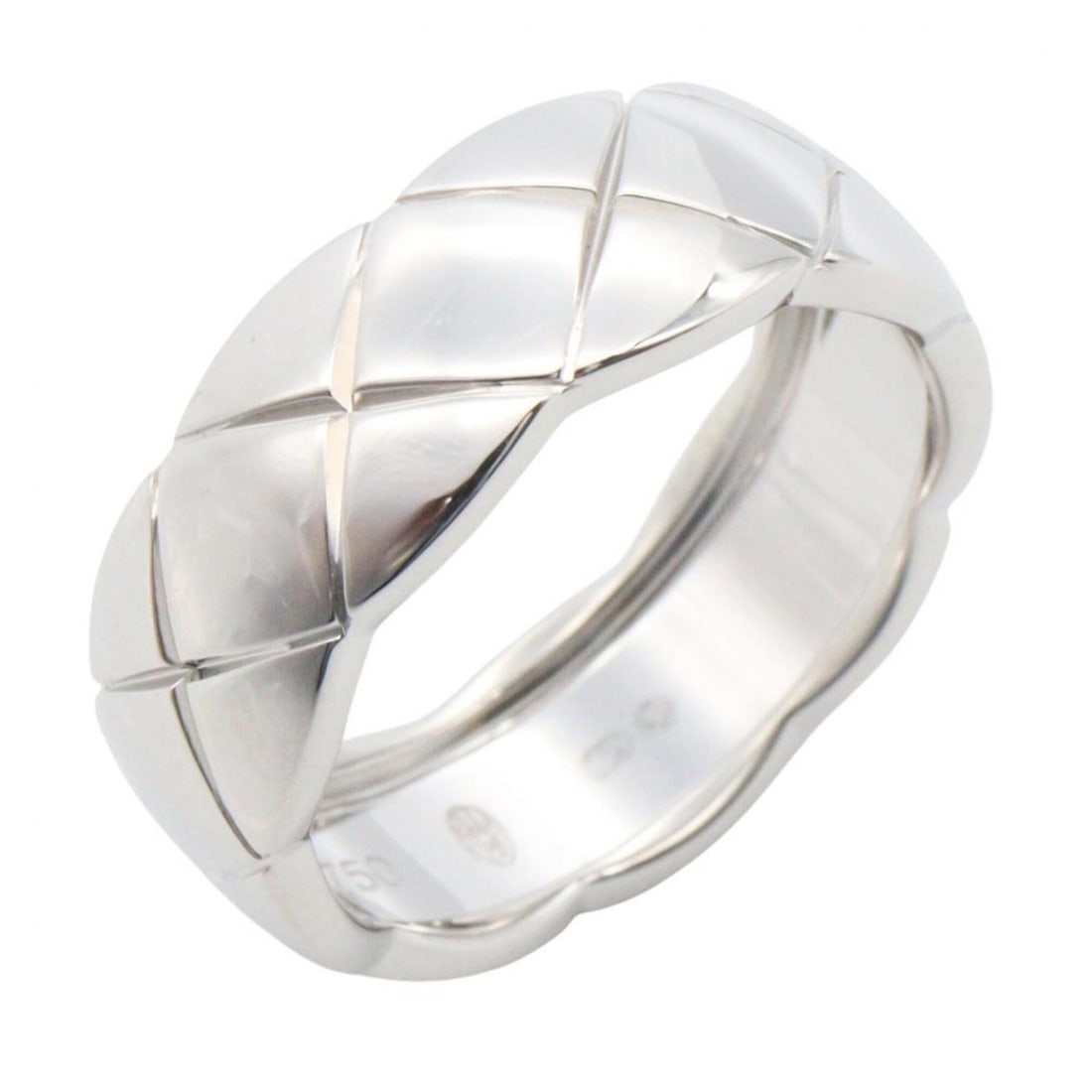 Chanel Coco Crush Ring, Medium, 18K White Gold (J10570) - Women's Silver Tone: --- Catalog ---Category: SizeJP Size: 9US Size: 5Category: DesignType: Band ringColor: SilverGender: WomenMaterial: White gold (18K)Category: GeneralMPN: J10570Brand: Chanel--- Item List ---Section: C