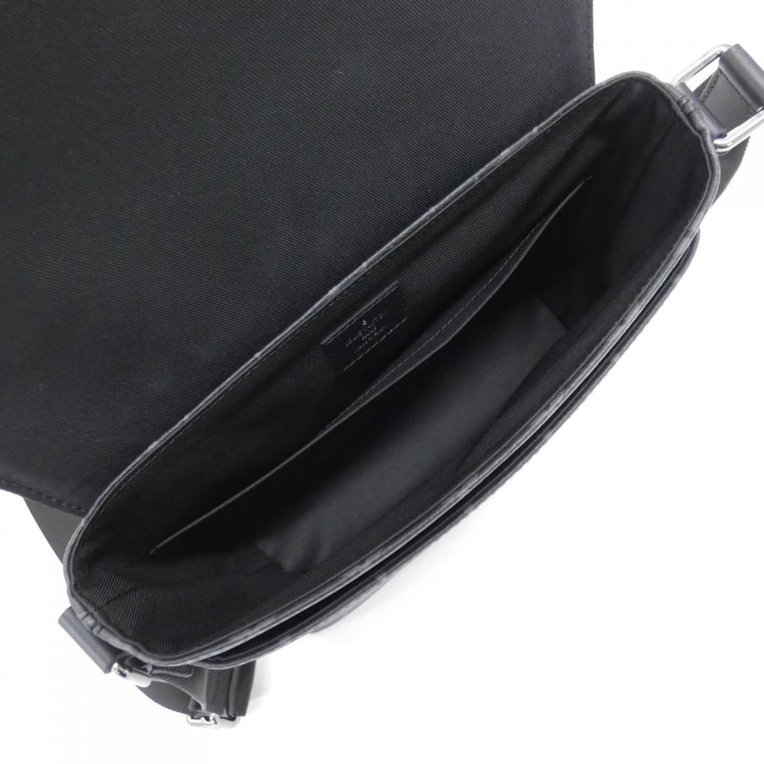 Louis Vuitton Monogram Eclipse District PM M45272 Shoulder Bag - 5