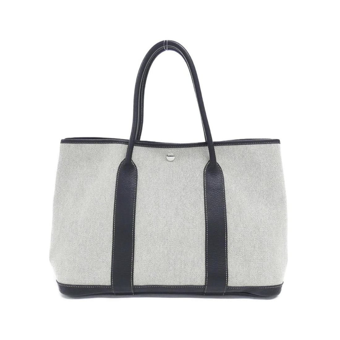 Hermes Garden Party 36cm 034924CK Handbag: --- Catalog ---Category: SizeSize (HxWxD): 26cm x 36cm x 18cm / 10.23'' x 14.17'' x 7.08''Category: DesignType: HandbagColor: BlackGender: WomenMaterial: Toile H , Buffle skipper leather Hardware