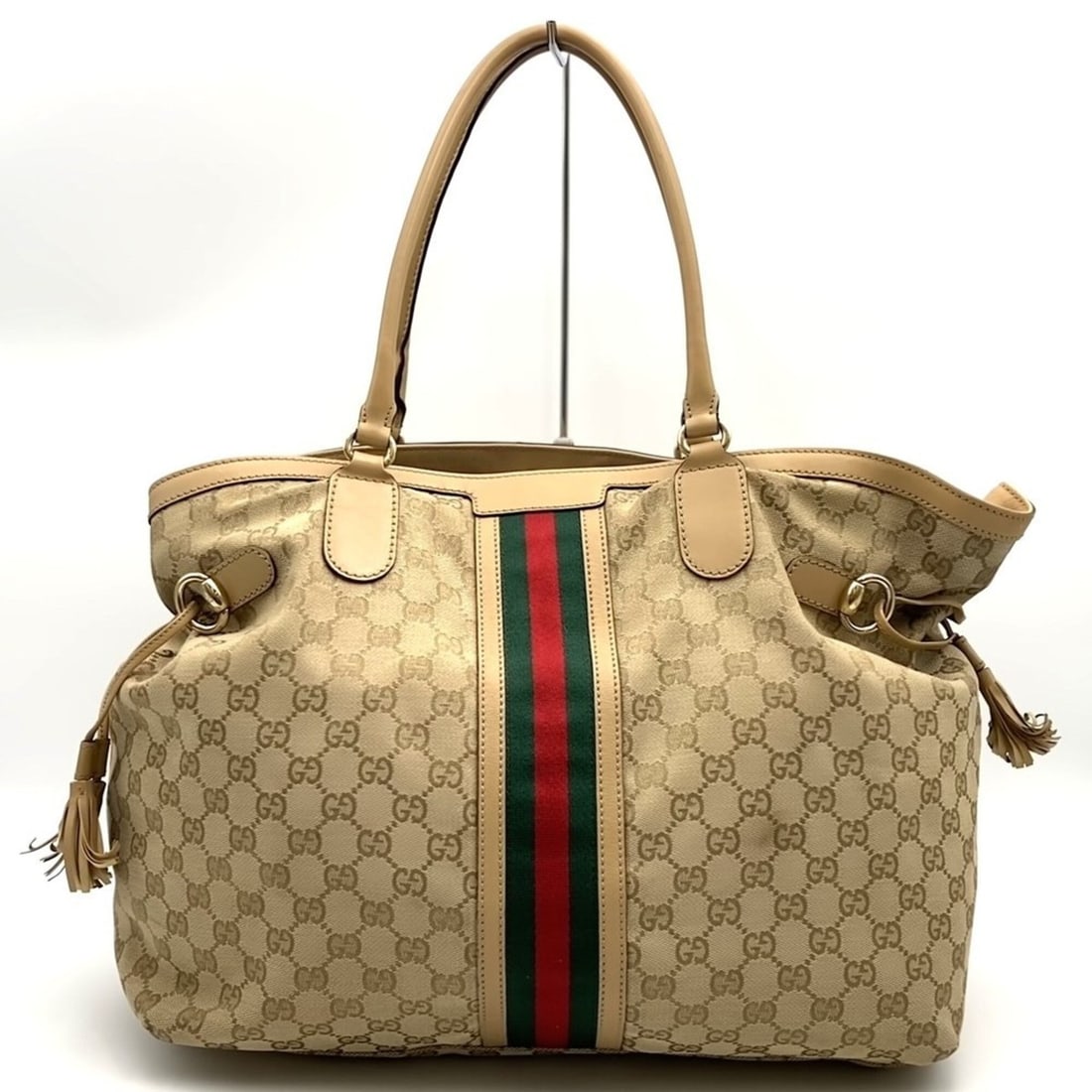 GUCCI 232969 GG Canvas Sherry Tote Bag with Tassel, Leather, Beige, Women's: --- Catalog ---Category: SizeSize (HxWxD): 30cm x 44cm x 15cm / 11.81'' x 17.32'' x 5.9''Category: DesignType: Tote bagColor: BrownGender: WomenMaterial: GG canvas , Leather Category: GeneralBrand: Gu