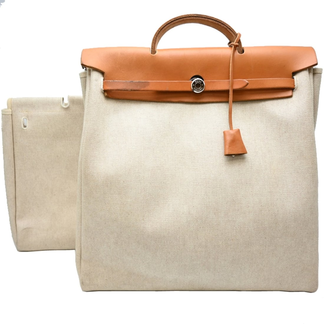 Hermes Herbag MM, ?B stamp, manufactured in 1998. *Missing stopper. Women's/Men's handbag. Toile: --- Catalog ---Category: SizeSize (HxWxD): 36cm x 37cm x 12.5cm / 14.17'' x 14.56'' x 4.92''Category: DesignType: HandbagColor: Beige, NaturalGender: Men,WomenMaterial: Toile H Category: