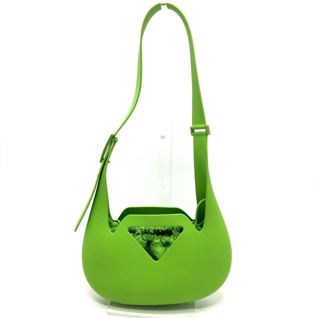 BOTTEGA VENETA 696920 Punch Bag, Shoulder Rubber, Women's, Green: --- Catalog ---Category: SizeSize (HxWxD): 17.5cm x 28cm x 6.5cm / 6.88'' x 11.02'' x 2.55''Category: DesignType: Shoulder bagColor: GreenGender: WomenMaterial: Rubber Category: GeneralBrand: Bottega 