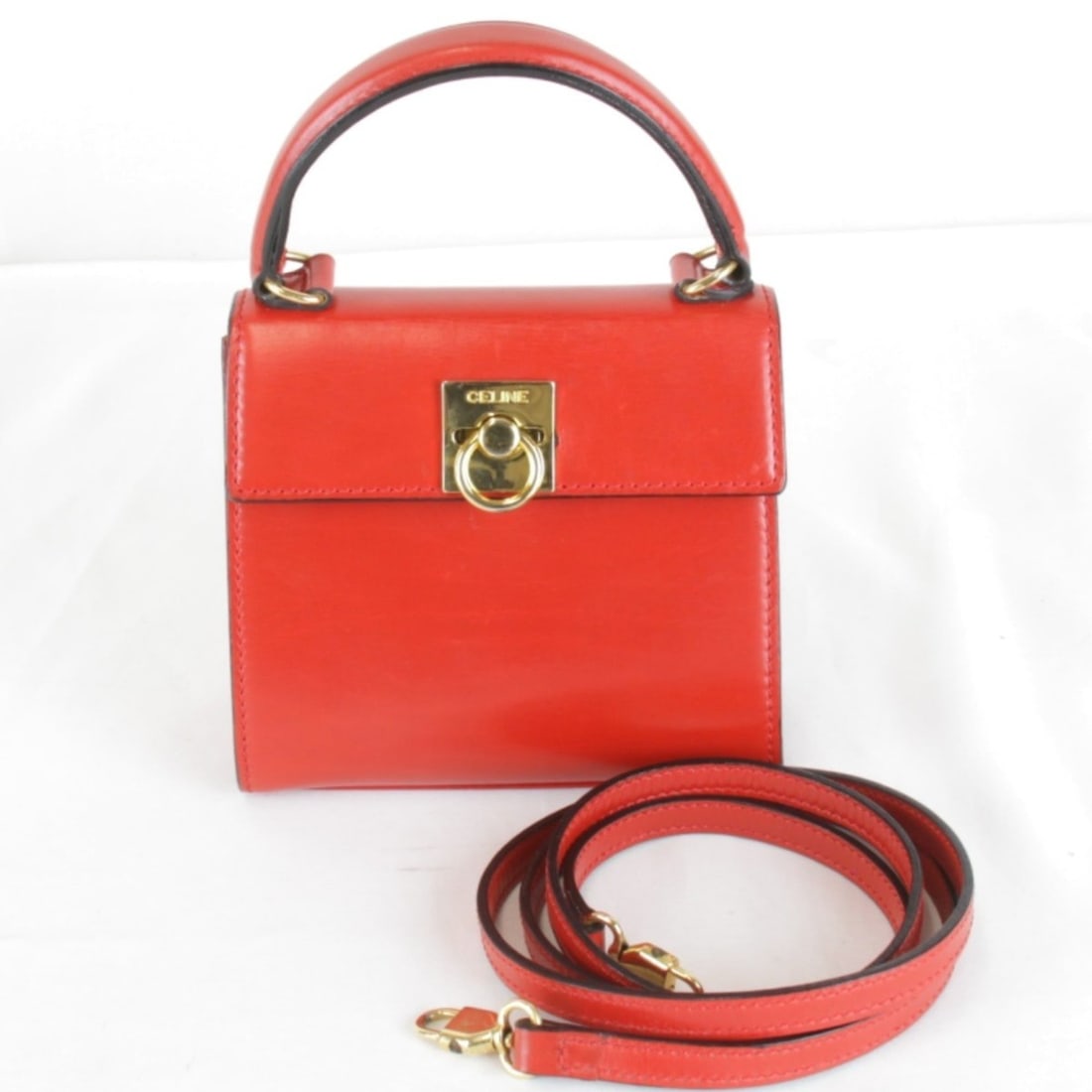 CELINE Celine handbag, leather, red, women's: --- Catalog ---Category: SizeSize (HxWxD): 12cm x 13cm x 6cm / 4.72'' x 5.11'' x 2.36''Category: DesignType: HandbagColor: Red colorGender: WomenMaterial: Leather Category: GeneralBrand: CelineCountry