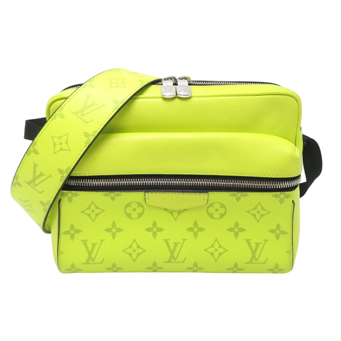 Louis Vuitton Outdoor Messenger PM Men's Shoulder Bag M30239 (Discontinued) Taigarama Yellow: --- Catalog ---Category: SizeSize (HxWxD): 19cm x 25cm x 9cm / 7.48'' x 9.84'' x 3.54''Category: DesignType: Shoulder bagColor: YellowGender: MenMaterial: Taigarama Category: GeneralMPN: M30239Brand: 