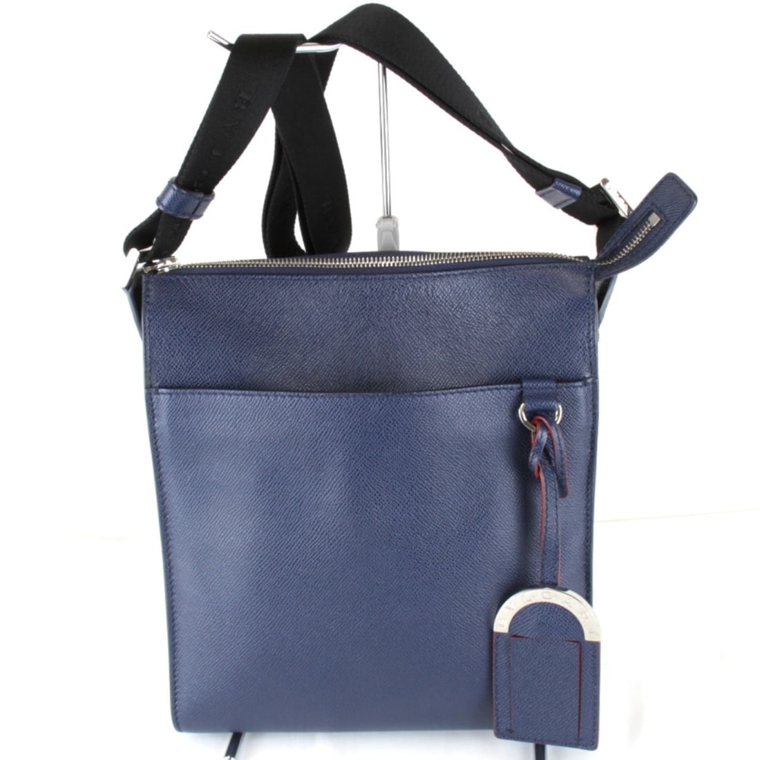 BVLGARI Bulgari Shoulder Bag Leather Blue Women's: --- Catalog ---Category: SizeSize (HxWxD): 27cm x 23cm x 4cm / 10.62'' x 9.05'' x 1.57''Category: DesignType: Shoulder bagColor: BlueGender: WomenMaterial: Leather Category: GeneralBrand: