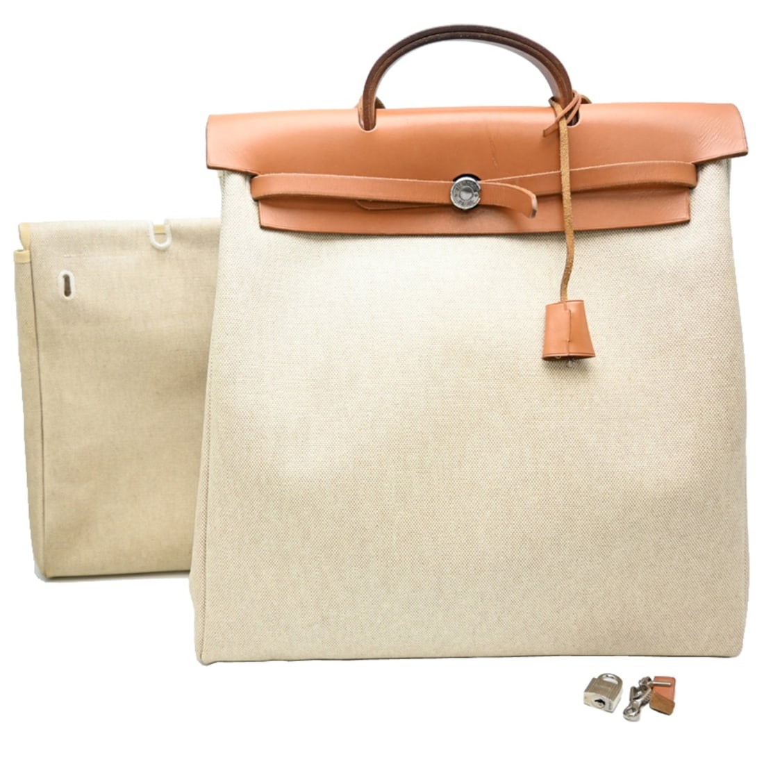 Hermes Herbag MM, ?D stamp, manufactured in 2000, women's/men's handbag, Toile H, natural (beige).: --- Catalog ---Category: SizeSize (HxWxD): 37cm x 38cm x 12cm / 14.56'' x 14.96'' x 4.72''Category: DesignType: HandbagColor: Beige, NaturalGender: Men,WomenMaterial: Toile H Category: GeneralBrand:
