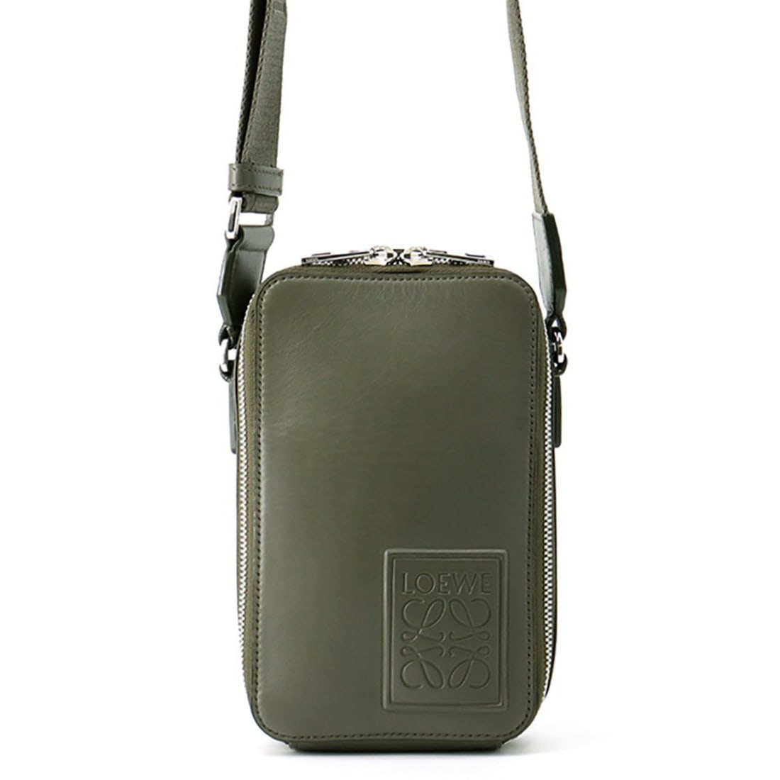 Loewe Shoulder Bag Vertical Crossbody Pocket Anagram Leather C565S59X01 LOEWE Men's Handbag: --- Catalog ---Category: SizeSize (HxWxD): 17.5cm x 11cm x 4cm / 6.88'' x 4.33'' x 1.57''Category: DesignType: Handbag, Shoulder bagColor: KhakiGender: MenMaterial: Leather Category: GeneralMPN: C565S