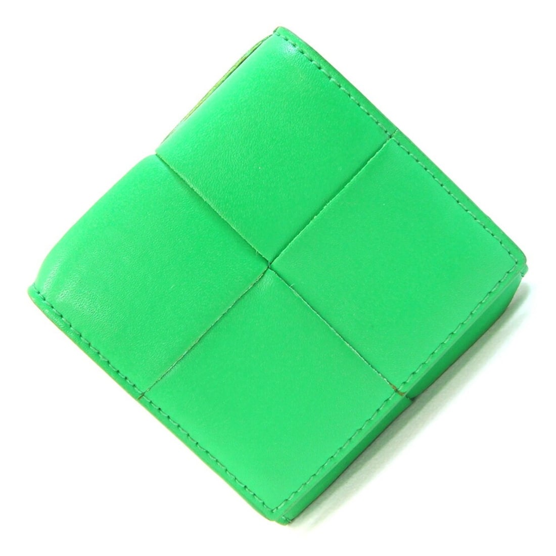 Bottega Veneta Cassette 679846 Paraquito Leather Coin Purse Compact Wallet Mini Square Green Men's: --- Catalog ---Category: SizeSize (HxWxD): 8cm x 8cm x 2cm / 3.14'' x 3.14'' x 0.78''Category: DesignType: Coin purse/coin caseColor: GreenGender: Men,WomenMaterial: Leather Category: GeneralBrand: Bo