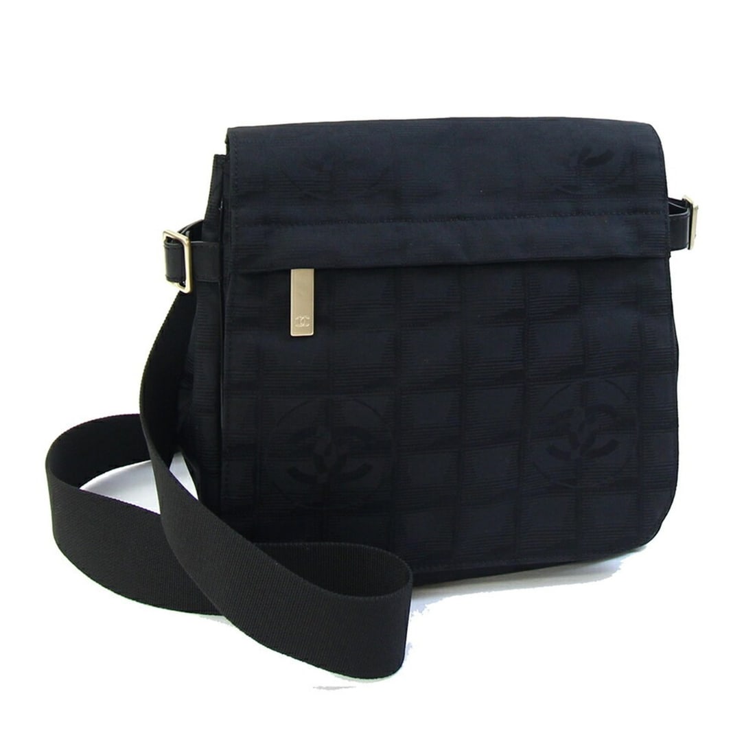 Chanel Shoulder Bag, New Travel Line, A29347, Black Nylon Canvas Leather Crossbody Coco Mark,: --- Catalog ---Category: SizeSize (HxWxD): 20.5cm x 21cm x 8cm / 8.07'' x 8.26'' x 3.14''Strap Length: 65cm - 125cm / 25.59'' - 49.21''Category: DesignType: Shoulder bagColor: BlackGender: WomenMateri