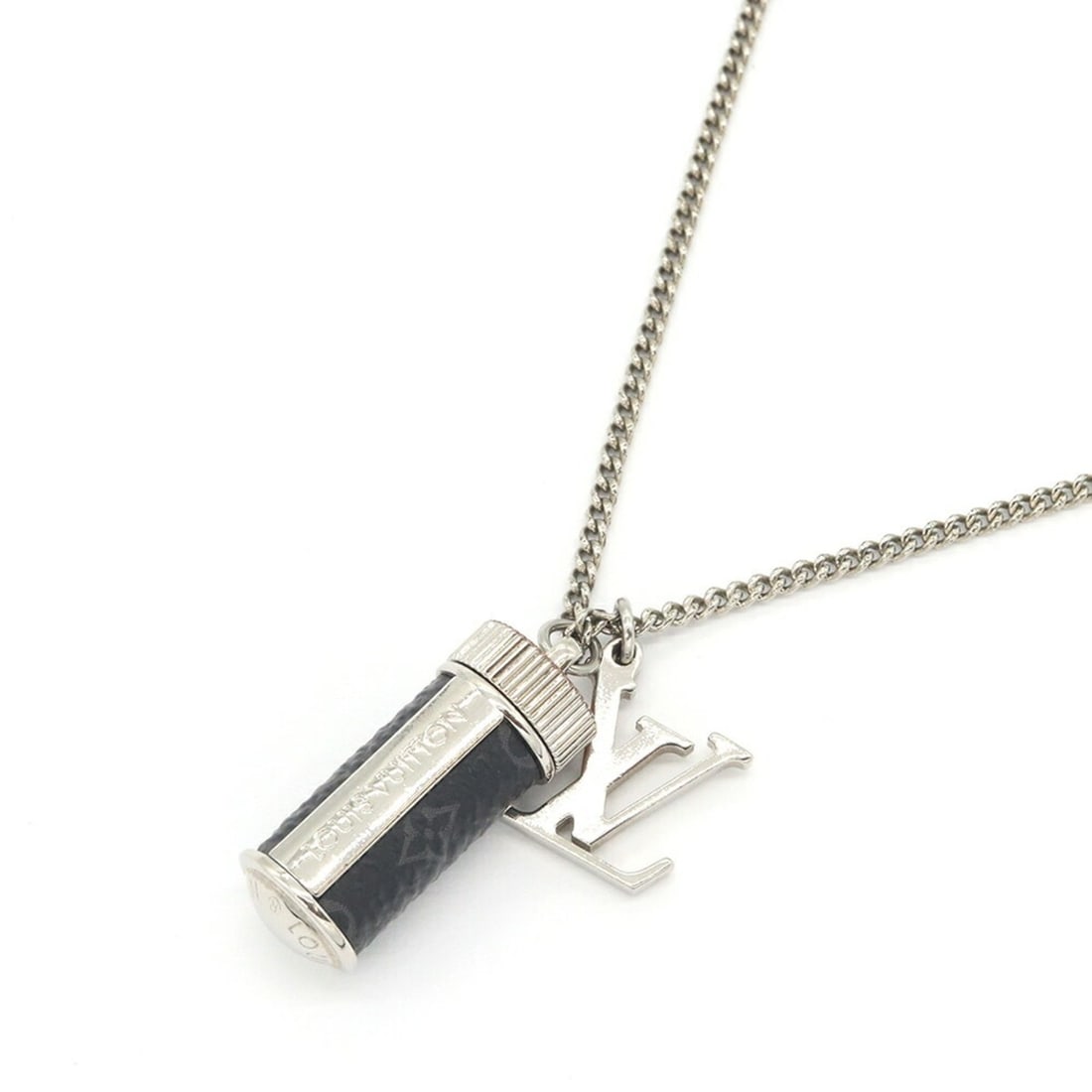 Louis Vuitton Monogram Eclipse Collier Charms Necklace M63641 Leather Metal Pendant LV Charm Men's: --- Catalog ---Category: SizePendant Size: 26mm x 10mm / 1.02'' x 0.39''Neck Circumference: 50.5 cm - 61 cm / 19.88'' - 24.01''Category: DesignGender: MenMaterial: Leather, MetalPendant Type: PendantN