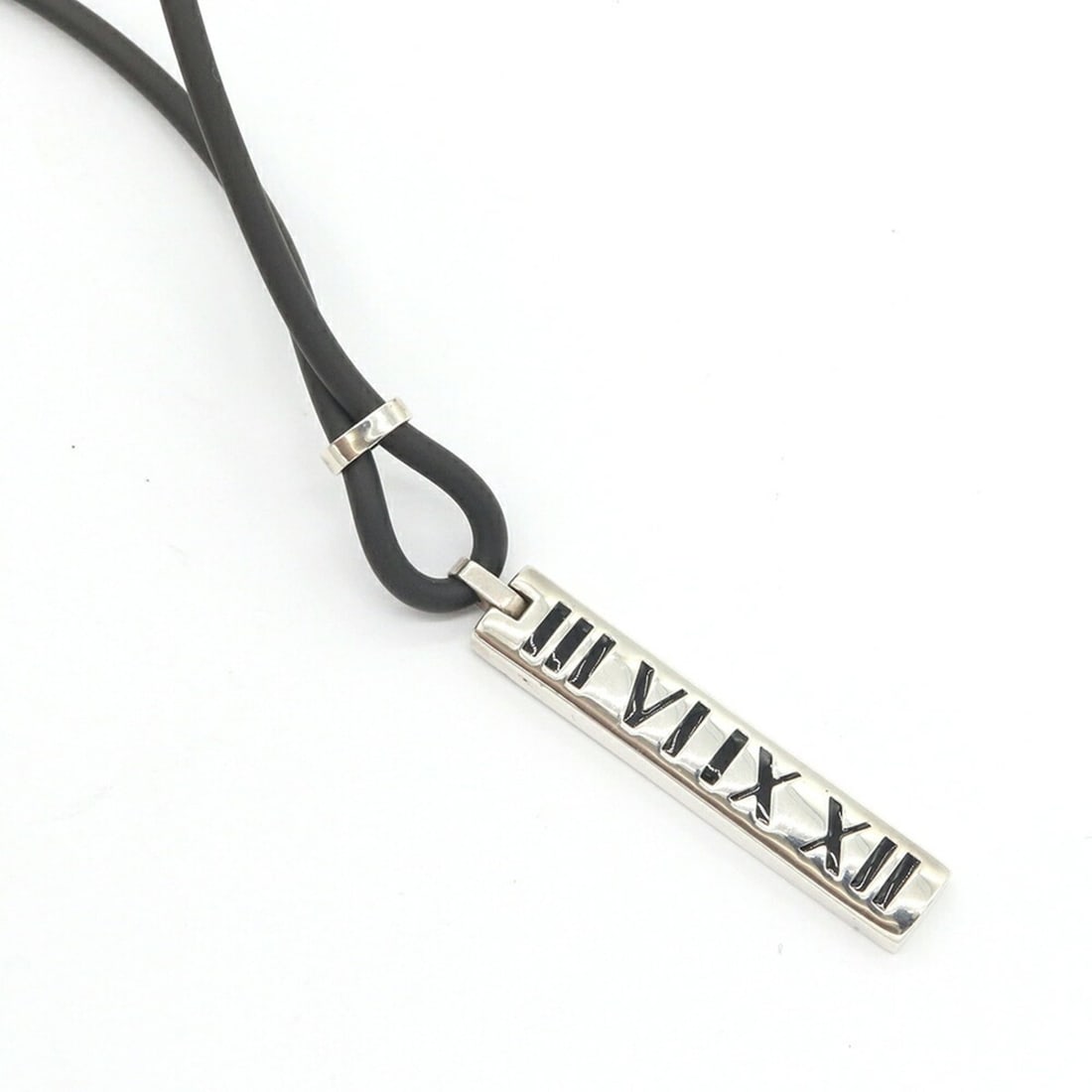Tiffany & Co. Atlas Numeric Necklace, Sterling Silver 925, Rubber Strap, Choker, Women's Men's, Bar: --- Catalog ---Category: SizePendant Size: 7.2mm x 4.1mm / 0.28'' x 0.16''Neck Circumference: 52 cm / 20.47''Category: DesignGender: Men,WomenMaterial: Rubber, Sterling silver 925Necklace Type: Neckla