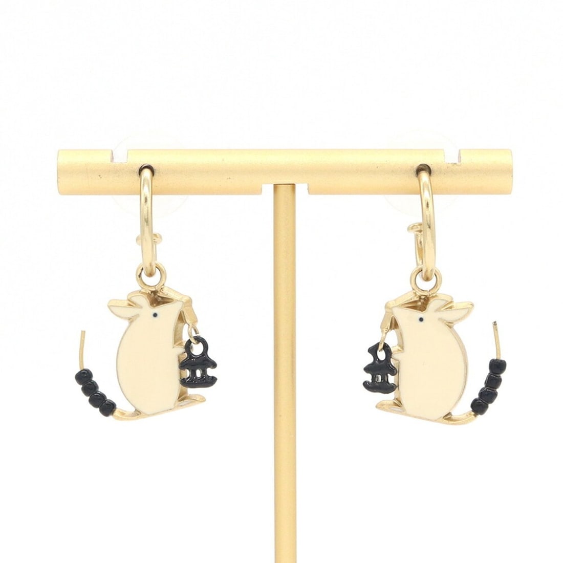 Chanel Earrings, Cream Black Matte Gold Metal, 07P, 2007 Model, Year Animal Mouse, Coco Mark,: --- Catalog ---Category: SizeWeight: 2.6g / 0.09oz.Diameter: 14.5mm / 0.57''Size (HxWxD): 20.00mm x 18.00mm / 0.79'' x 0.71''Category: DesignType: Hoop earringsColor: Black, CreamGender: WomenMaterial