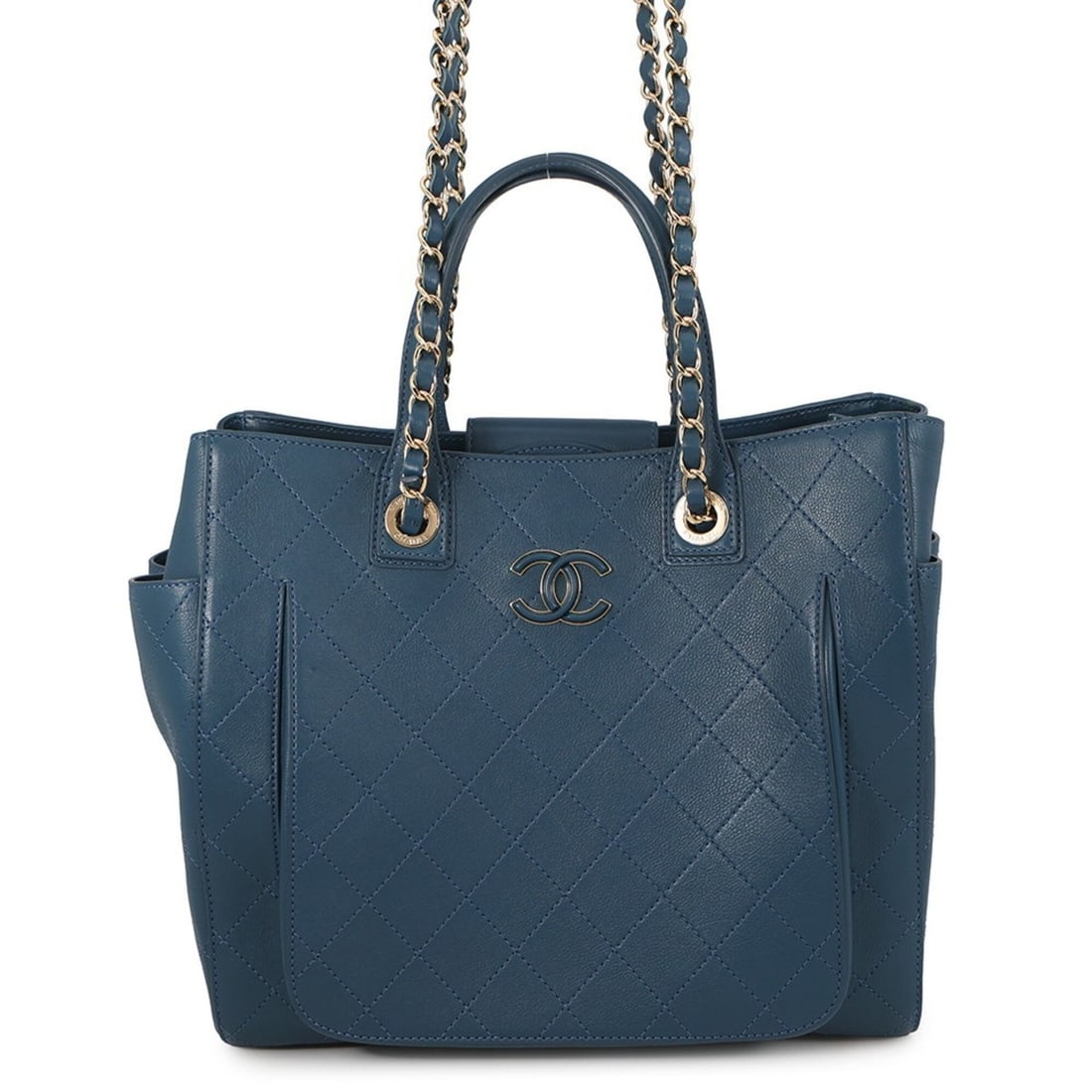 Chanel Chain Tote Bag, Matelassé Leather, CHANEL Handbag, Shoulder Handbag for Women,: --- Catalog ---Category: SizeSize (HxWxD): 26cm x 30cm x 12cm / 10.23'' x 11.81'' x 4.72''Category: DesignType: Handbag, Shoulder bagColor: BlueGender: WomenMaterial: Leather Hardware Color: Champagne