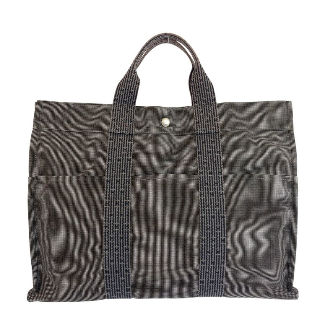 HERMES Hermes Herline MM Grey Silver Hardware Polyamide Polyester Tote Bag Handbag for Women: --- Catalog ---Category: SizeSize (HxWxD): 32cm x 42cm x 10cm / 12.59'' x 16.53'' x 3.93''Category: DesignType: Handbag, Tote bagColor: GrayGender: WomenMaterial: Polyamide Category: GeneralBrand: Her