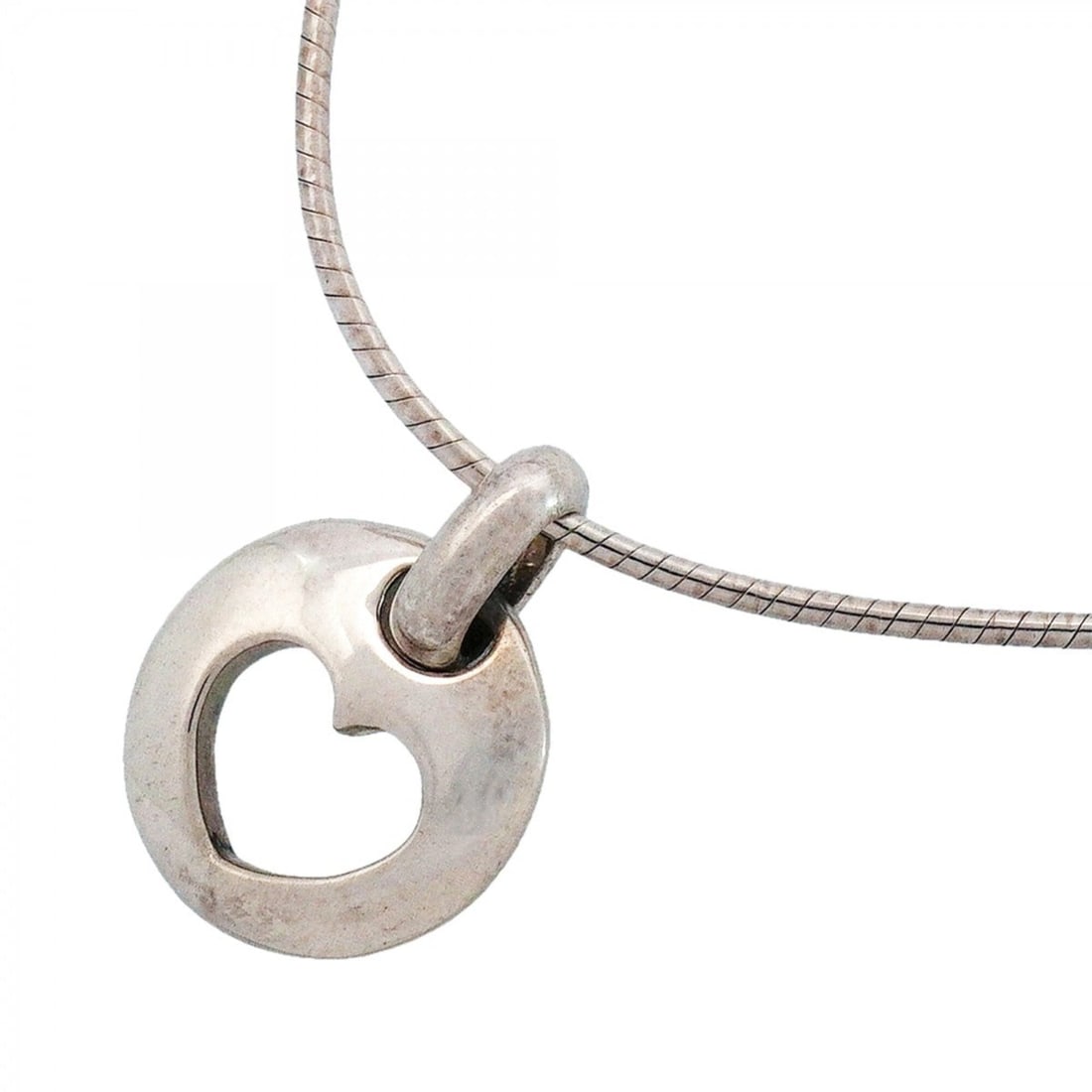 Tiffany & Co. Pierced Heart Necklace, Sterling Silver 925, Women's: --- Catalog ---Category: SizePendant Size: 19.8mm x 14.1mm / 0.77'' x 0.55''Neck Circumference: 41 cm / 16.14''Category: DesignGender: WomenMaterial: Silver 925Necklace Type: NecklaceCategory: General