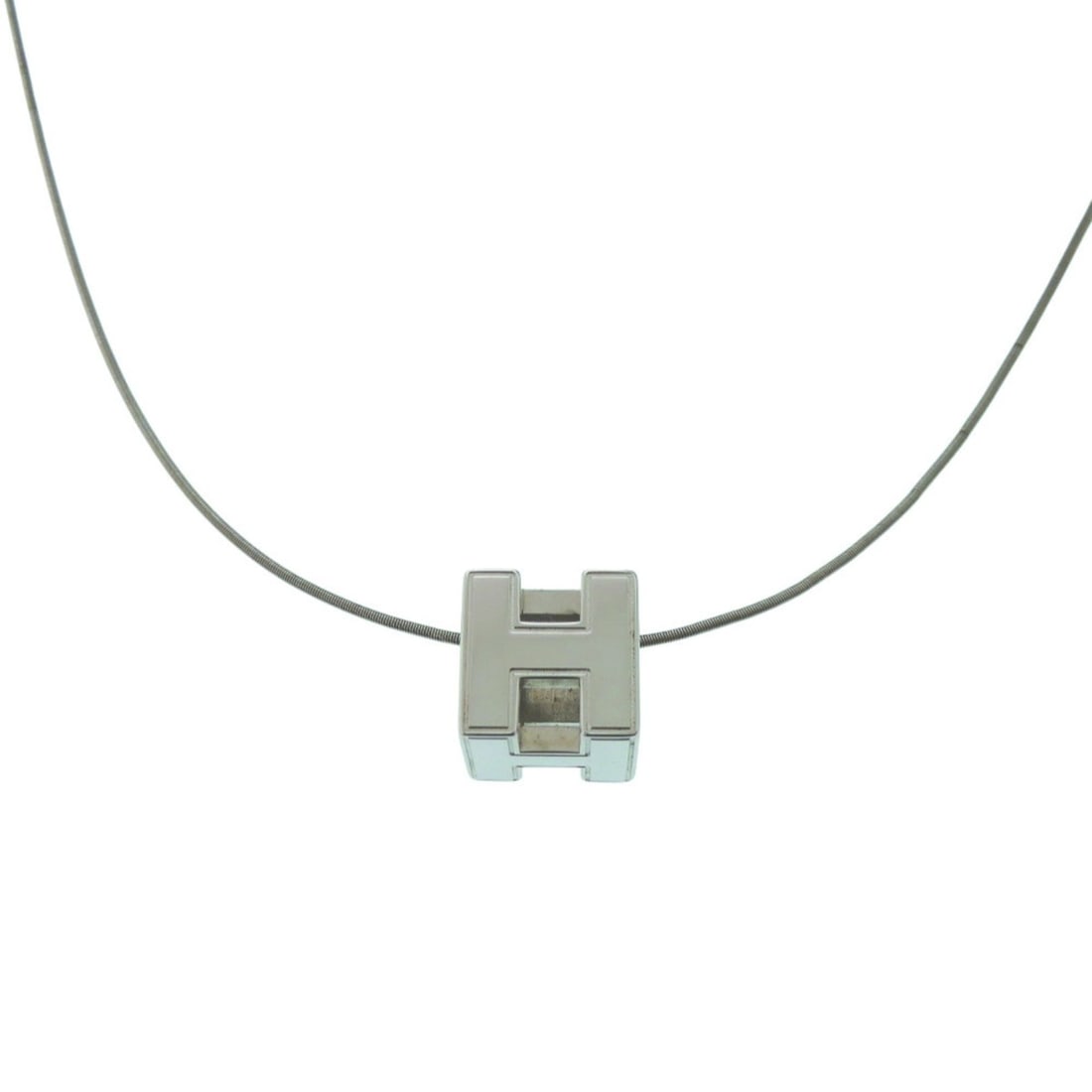 Excellent condition Hermes Cage d'H H-cube metal necklace, silver, 1480HERMES: --- Catalog ---Category: SizePendant Size: 12mm x 12mm / 0.47'' x 0.47''Neck Circumference: 42 cm / 16.53''Category: DesignColor: SilverGender: WomenMaterial: MetalNecklace Type: NecklaceCategory: Gen