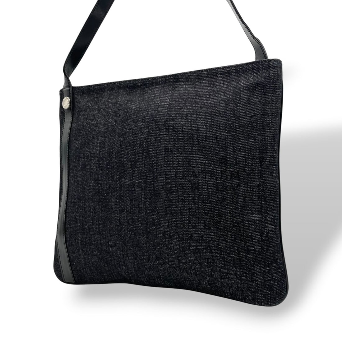 BVLGARI Shoulder Bag Crossbody Canvas Patent Leather Logomania Navy Black Silver Hardware Women's: --- Catalog ---Category: SizeSize (HxWxD): 27cm x 31cm x 5cm / 10.62'' x 12.2'' x 1.96''Category: DesignType: Shoulder bagColor: Black, NavyGender: Men,WomenMaterial: Canvas , Patent leather