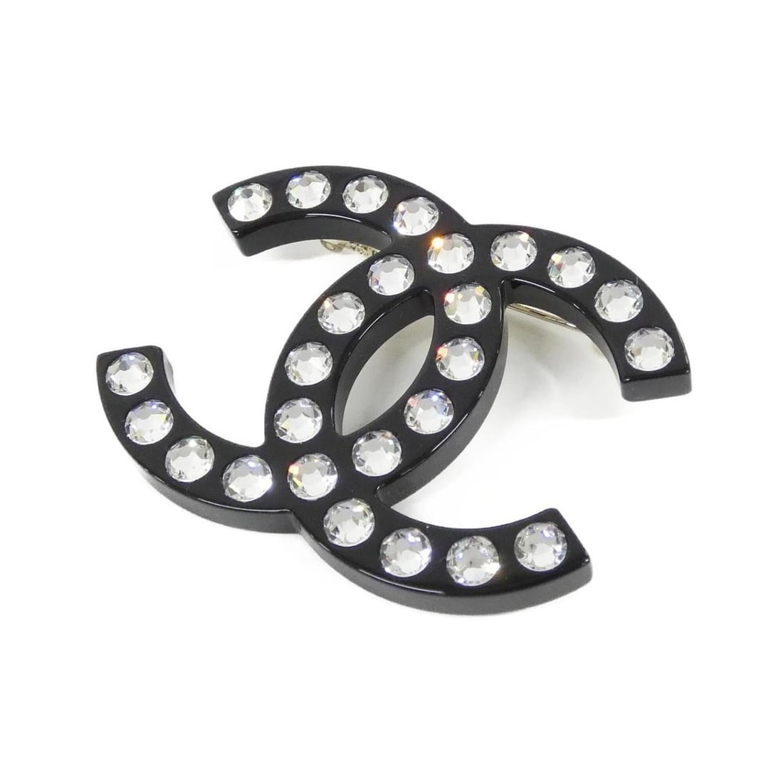 Chanel AB7275 Brooch: --- Catalog ---Category: SizeSize (HxWxD): 4cm x 5.5cm / 1.57'' x 2.16''Category: DesignType: BroochColor: Black, GoldStone: CrystalGender: WomenCategory: GeneralBrand: ChanelModel: AB7275--- Item