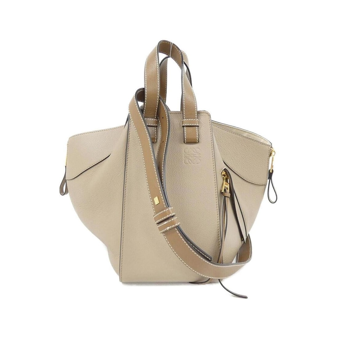 Loewe Hammock Small 38712KBN60 Shoulder Bag: --- Catalog ---Category: SizeWeight: 650g / 1.43lb.Size (HxWxD): 24cm x 20cm x 28cm / 9.44'' x 7.87'' x 11.02''Strap Length: 92cm - 108cm / 36.22'' - 42.51''Handle Length: 23cm / 9.05''Category: Desig