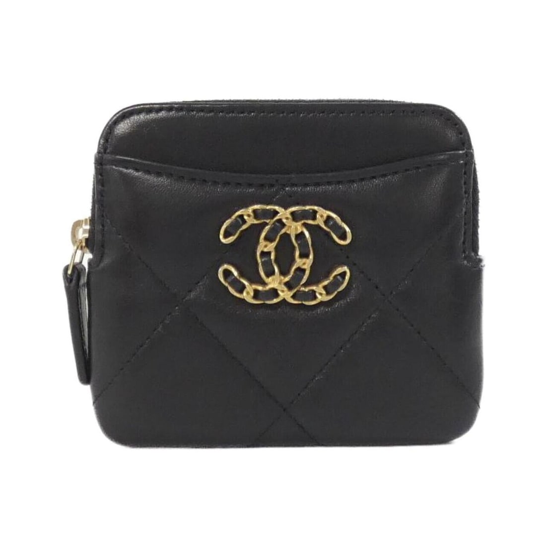 Chanel 19 Line AP2086 Wallet/Coin Case: --- Catalog ---Category: SizeSize (HxWxD): 10cm x 11cm x 1cm / 3.93'' x 4.33'' x 0.39''Category: DesignType: Coin purse/coin caseColor: BlackGender: WomenMaterial: Leather Leather/Fur Type: Lamb