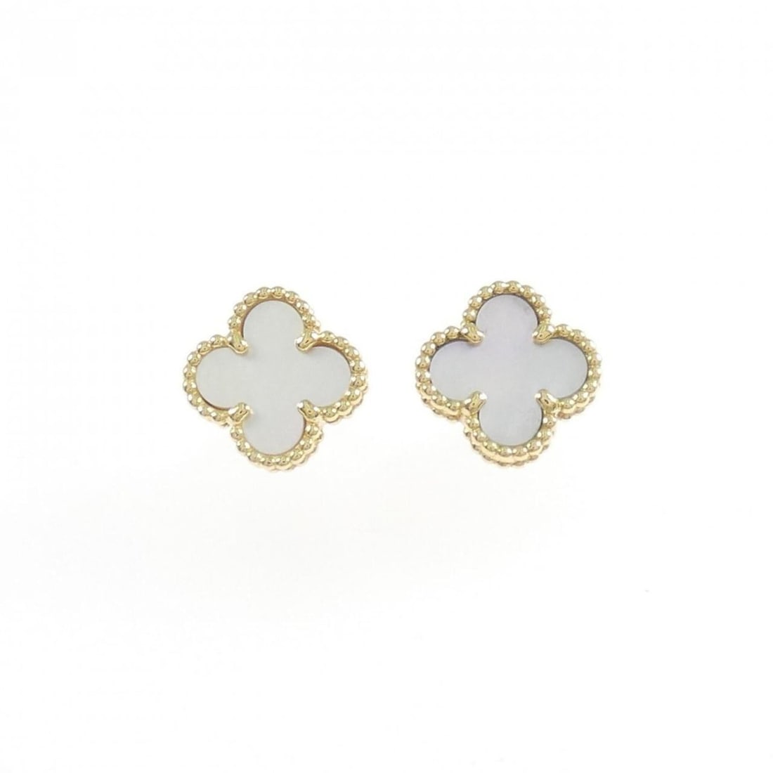 Van Cleef & Arpels Sweet Alhambra Earrings: --- Catalog ---Category: SizeSize (HxWxD): 9.30mm x 9.20mm / 0.37'' x 0.36''Category: DesignType: Stud earringsGender: WomenMaterial: Yellow gold (18K)Category: GeneralMPN: VCARA44800Brand: Van Cleef