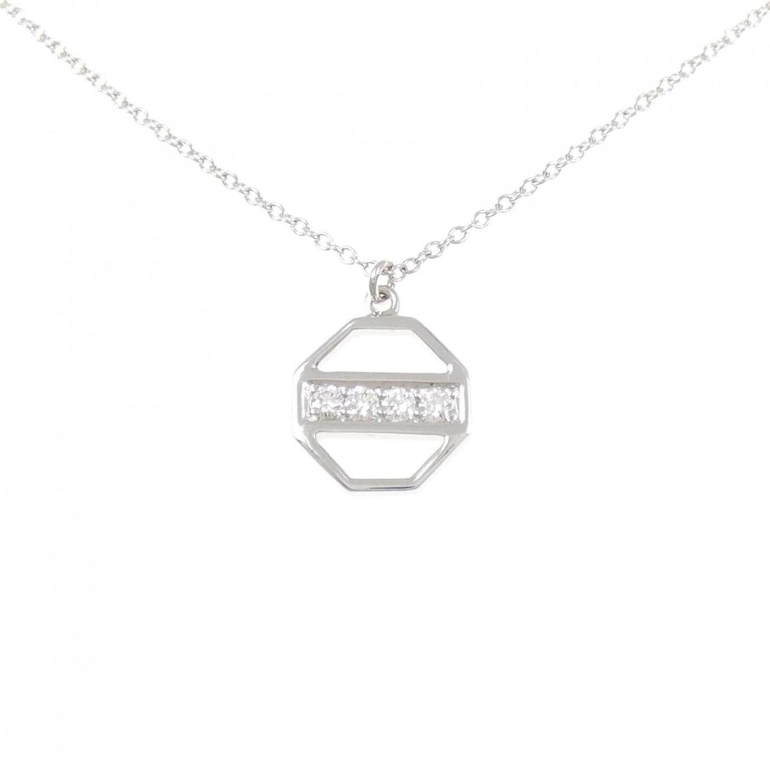 Tiffany & Co. Paloma Zellige Necklace: --- Catalog ---Category: SizePendant Size: 14.9mm x 10mm / 0.58'' x 0.39''Neck Circumference: 41 cm / 16.14''Category: DesignStone: DiamondGender: WomenMaterial: White gold (18K)Pendant Type: