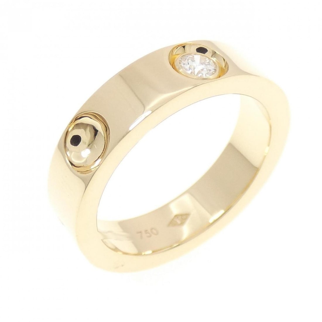 Louis Vuitton Petite Bague Empreinte Ring: --- Catalog ---Category: SizeUS Size: 6Brand Size: 51Category: DesignType: Band ringGender: WomenMaterial: Yellow gold (18K)Category: GeneralBrand: Louis Vuitton--- Item List ---Section: